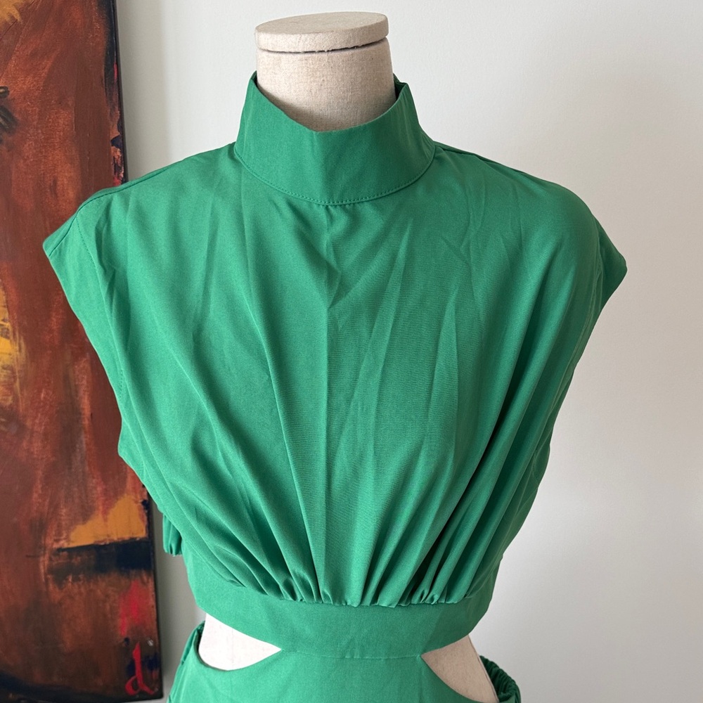 Mock neck cut out pleated maxi dress, size large - Picture 6 of 6